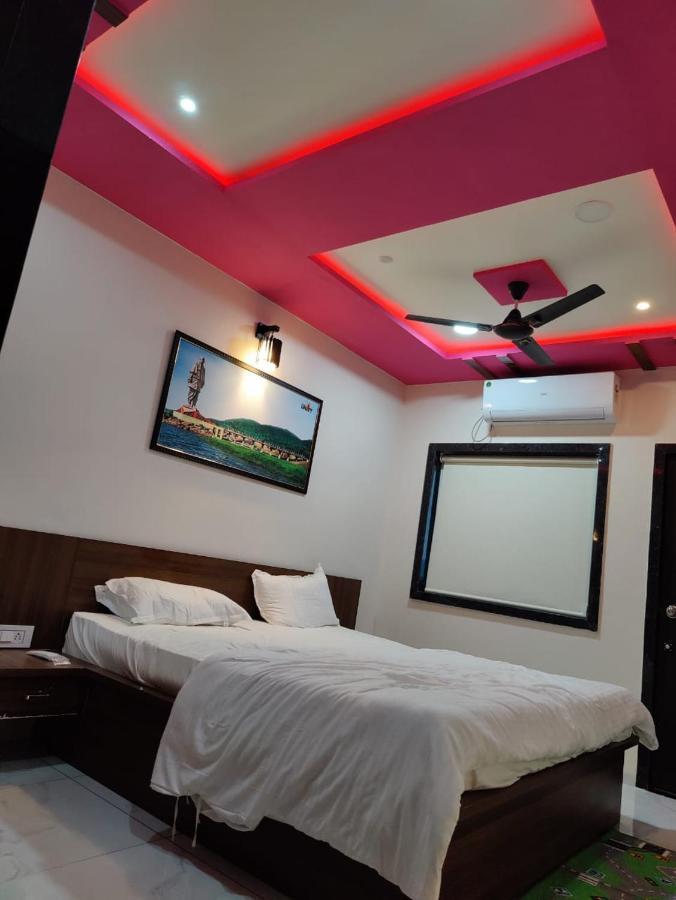 Hotel Sardar Rooms Garudeshwar エクステリア 写真