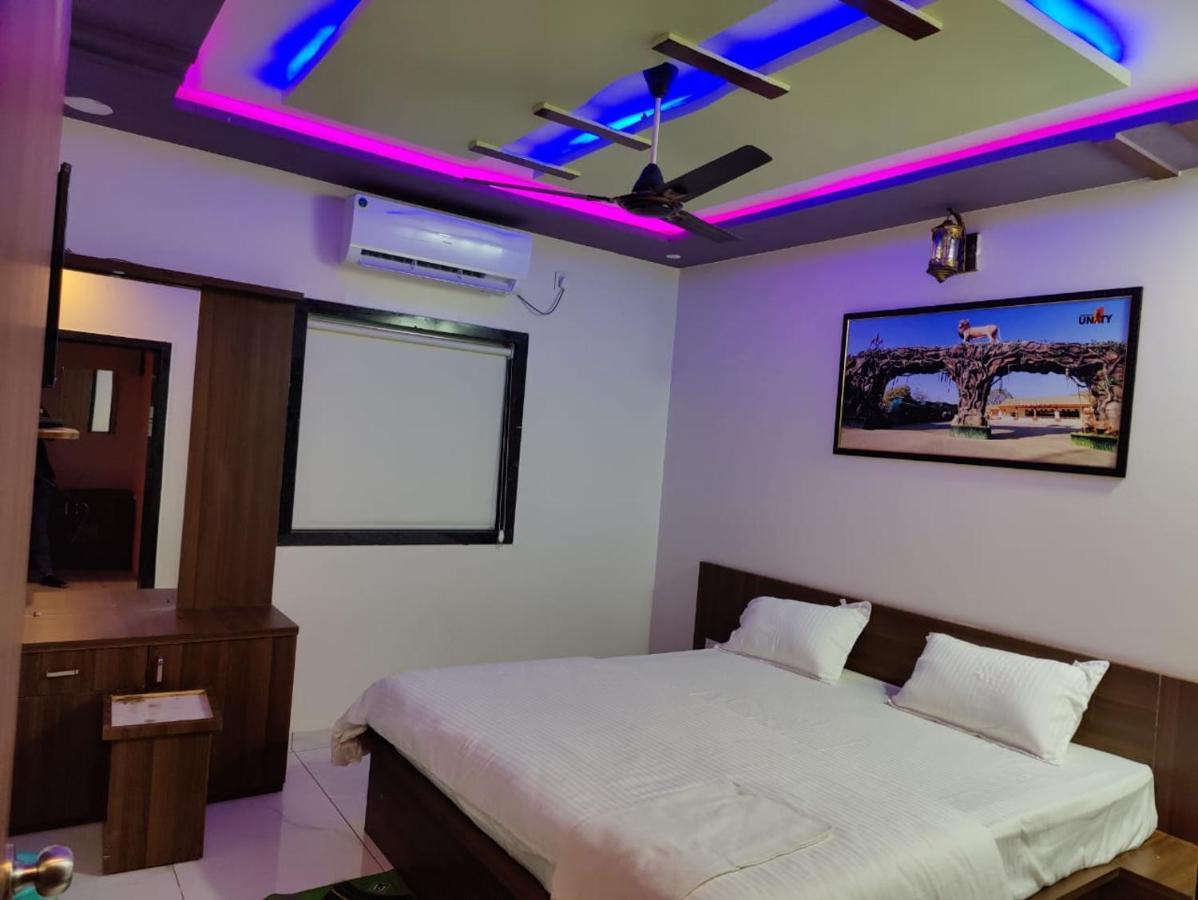Hotel Sardar Rooms Garudeshwar エクステリア 写真
