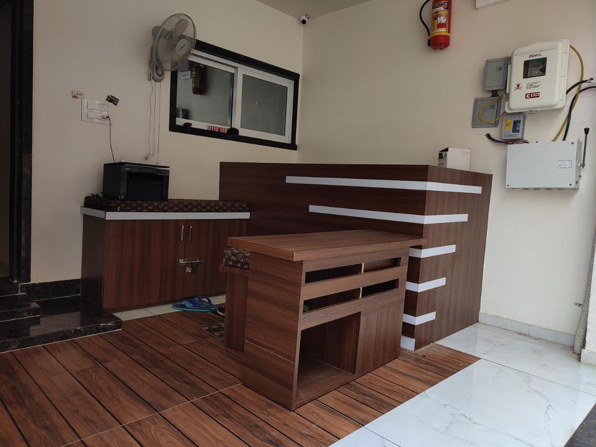 Hotel Sardar Rooms Garudeshwar エクステリア 写真