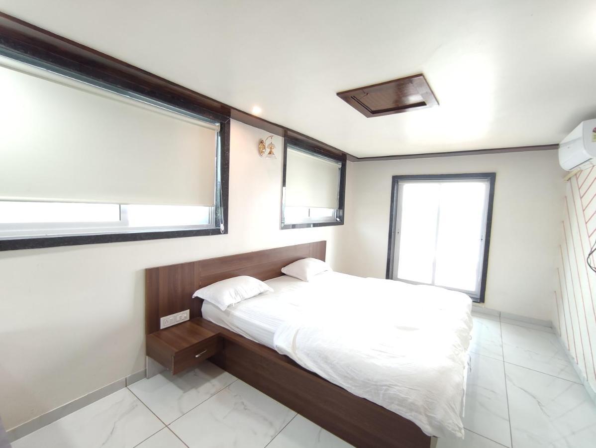 Hotel Sardar Rooms Garudeshwar エクステリア 写真