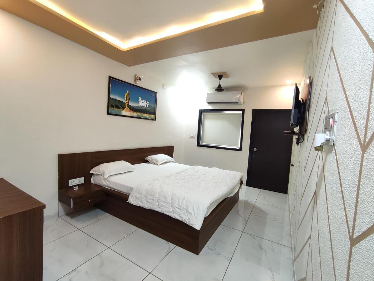 Hotel Sardar Rooms Garudeshwar エクステリア 写真