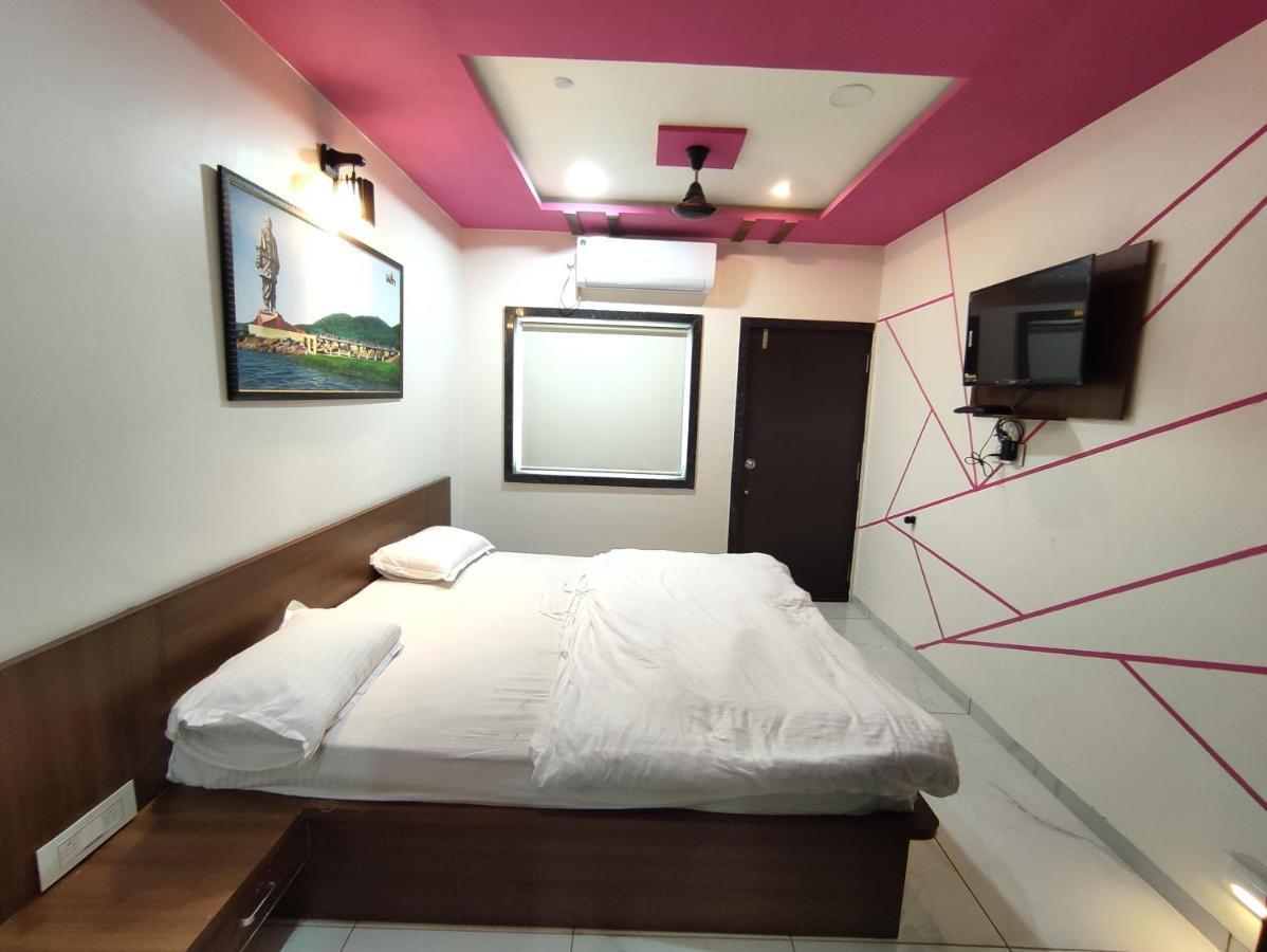 Hotel Sardar Rooms Garudeshwar エクステリア 写真